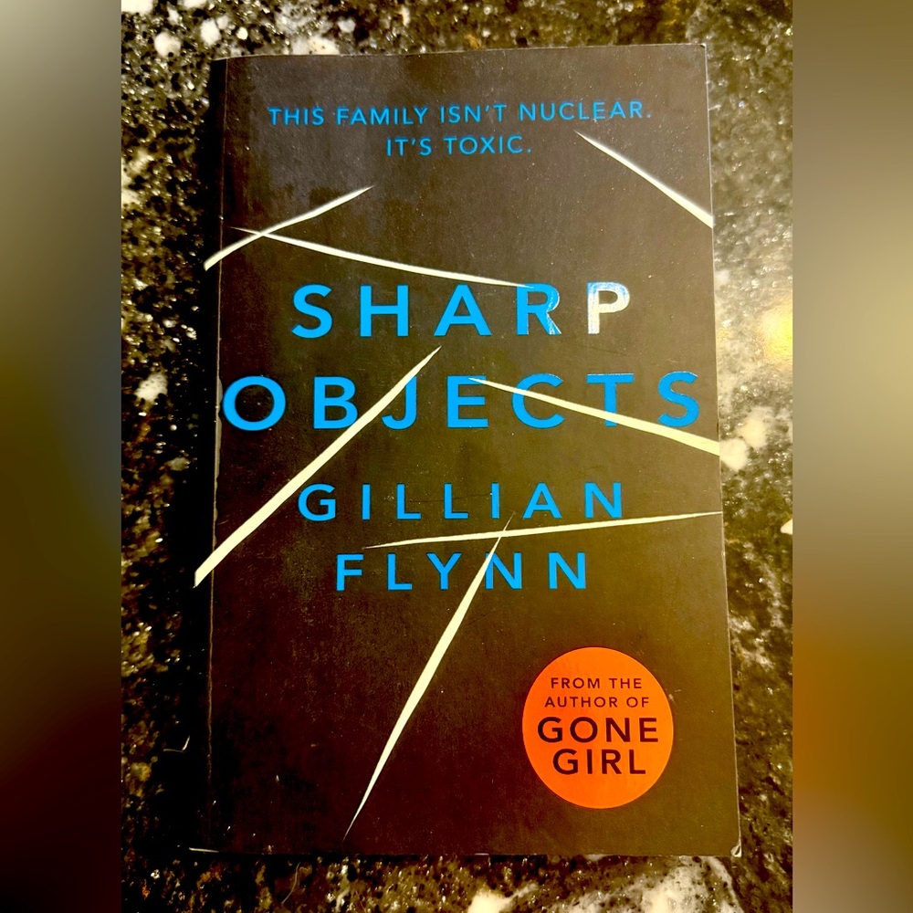 🔥4 for $20🔥📖💙Sharp Objects by Gillian Flynn💙📖